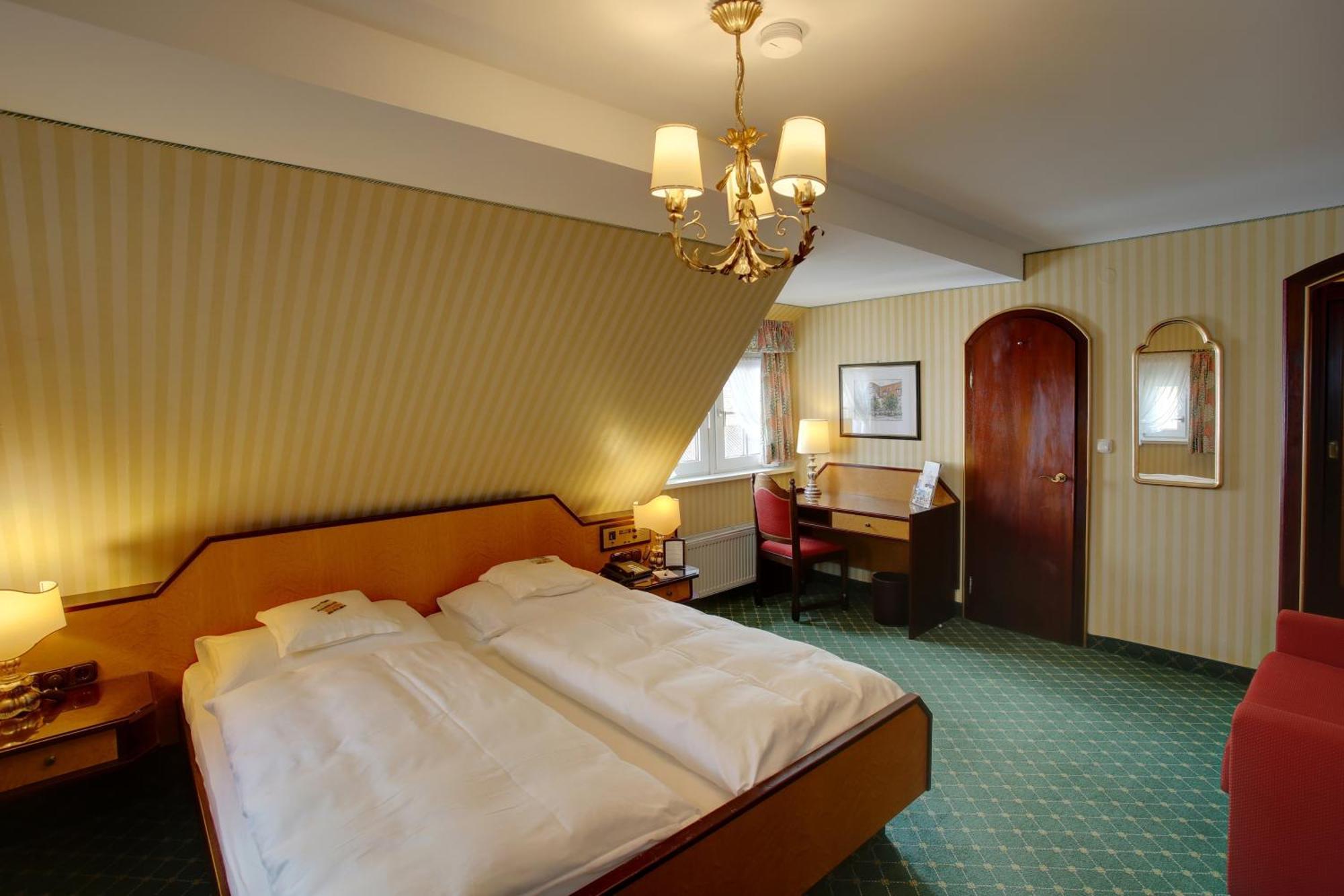 Hotel Brauereigasthof Landwehr-Braeu Reichelshofen Quarto foto