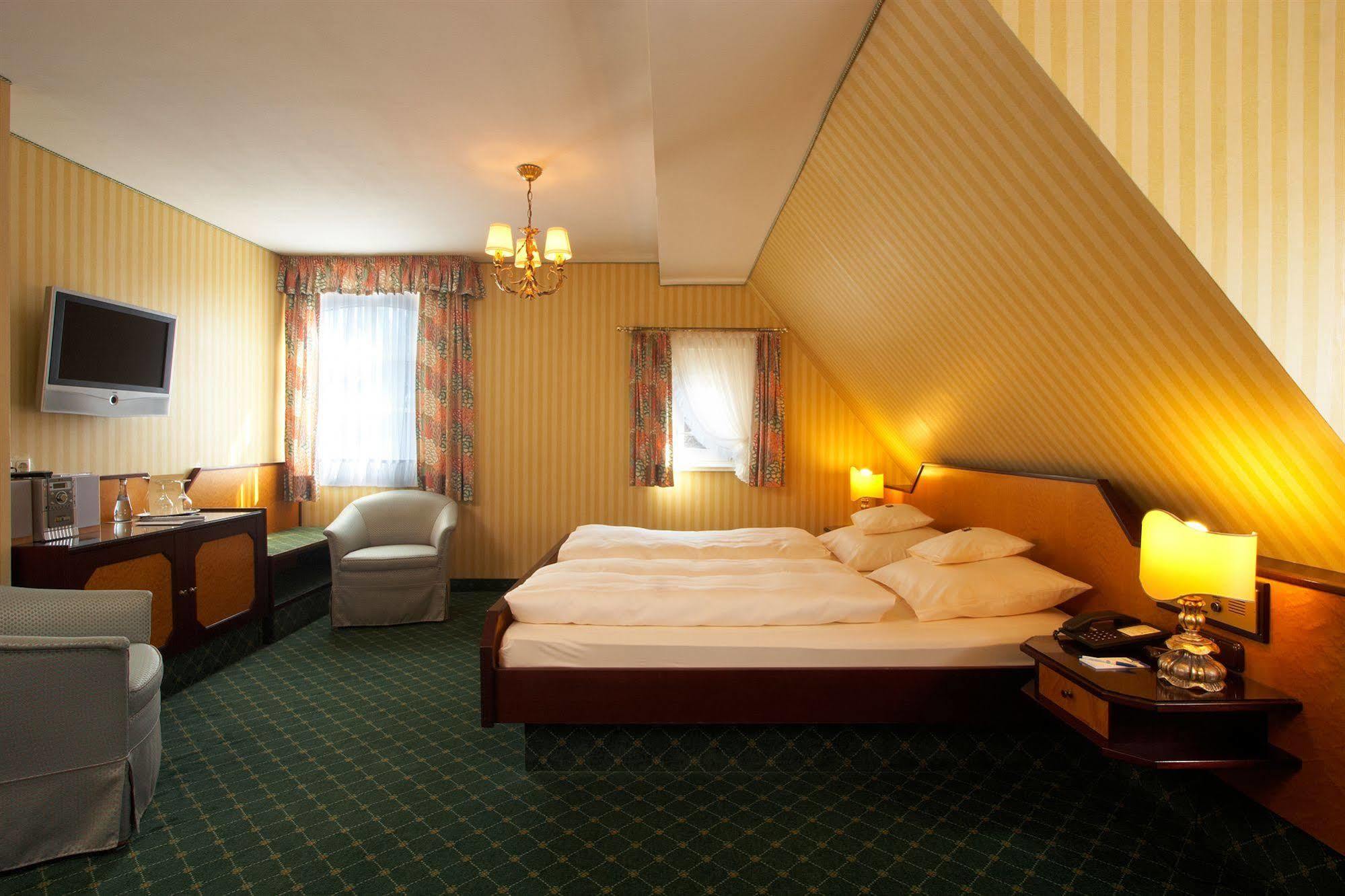 Hotel Brauereigasthof Landwehr-Braeu Reichelshofen Exterior foto