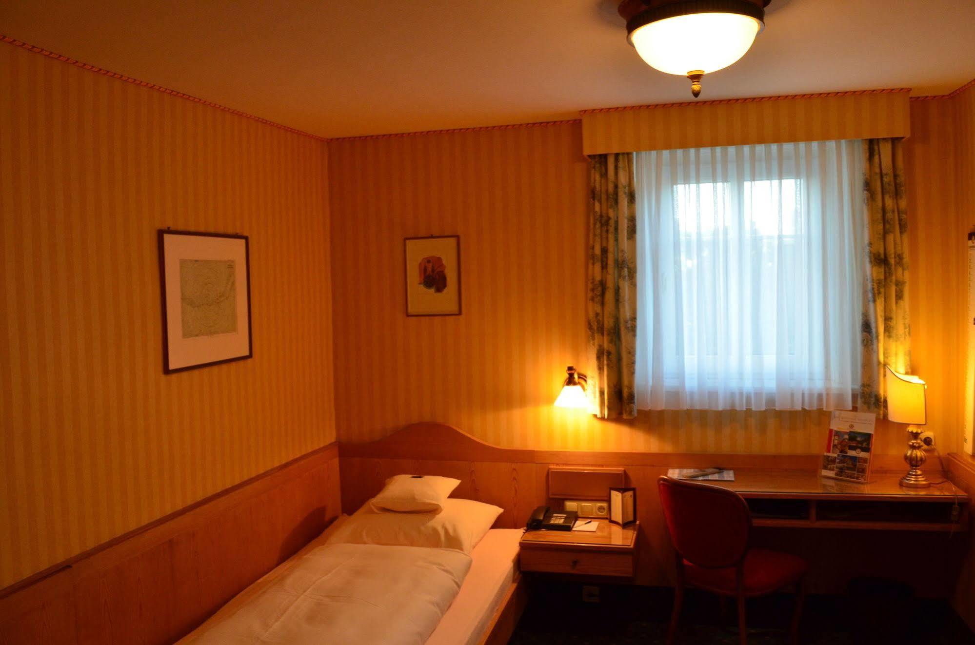 Hotel Brauereigasthof Landwehr-Braeu Reichelshofen Exterior foto